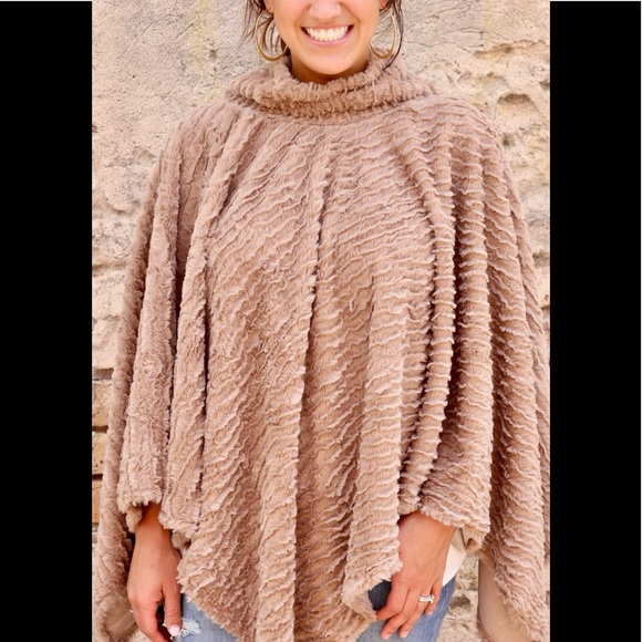 Accessories - Finley Faux Fur Poncho Taupe